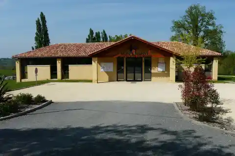 La mairie de Monplaisant, Dordogne, France