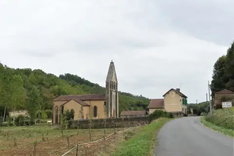 Le petit bourg de Saint-Avit-Rivière, Dordogne, France