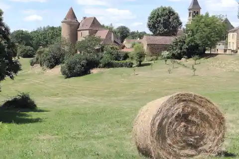 Saint-Chamassy - Manoir du XVe siècle et église