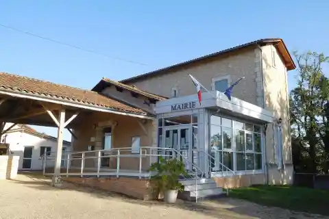 La mairie de Saint-Étienne-de-Puycorbier ; Dordogne, France