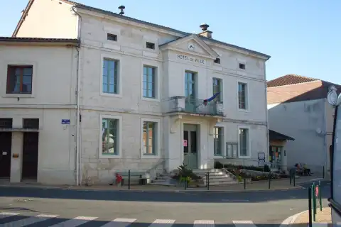 Mairie de Saint-Pardoux-la-Rivière, Dordogne, France
