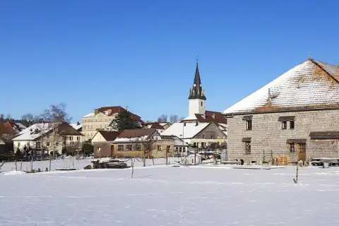 Vue hivernale du village d'Arc-sous-Cicon