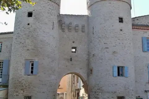 Porte de ville à Taulignan (26)
