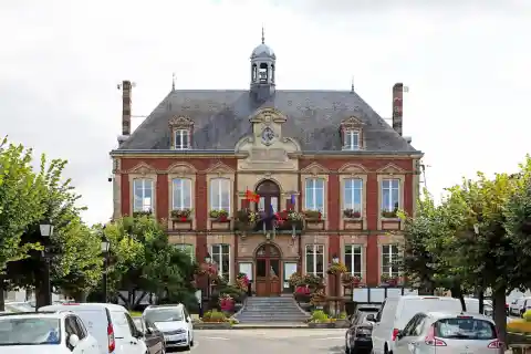 Pacy-sur-Eure (département de l'Eure, France) : l'hôtel de ville (mairie)