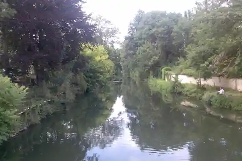 La rivière l'Eure, Ecluzelles, Eure-et-Loir (France)