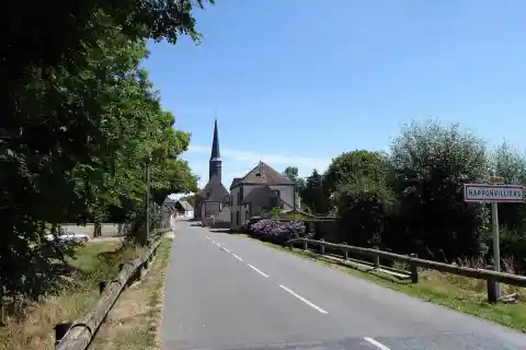 Entrée d'Happonvilliers par la D30.2, Eure-et-Loir, France