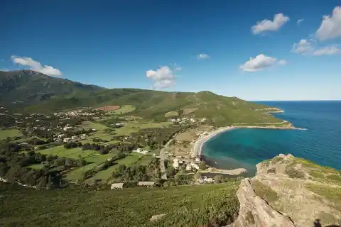 La marine de Pietracorbara vue depuis le Castellare