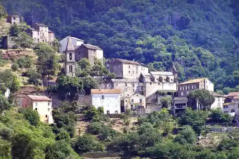 Prunelli-di-Casacconi, Casacconi (Corse) - Vue du village