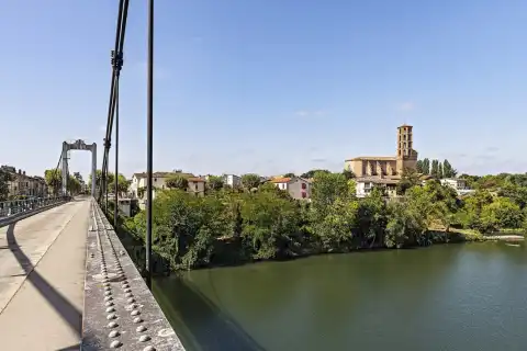 Buzet-sur-Tarn, Haute-Garonne France - Vu depuis la rive droite du Tarn
