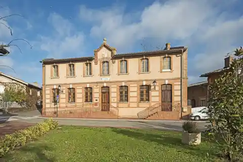 Gargas, Haute-Garonne, France. La façade de la Mairie