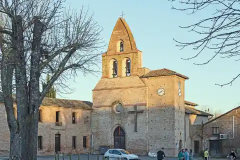 Gragnague (Haute-Garonne). L’église Saint-Vincent : la façade