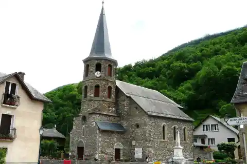 L'église de Saint-Mamet, Haute-Garonne, France