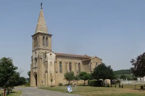 Vue sud de l'église Saint-Médard de Saint-Médard dans le Gers
