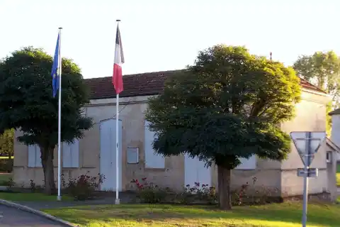 Mairie de Bellebat (Gironde, France)
