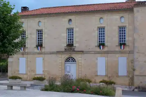 Mairie de Blasimon (Gironde, France)
