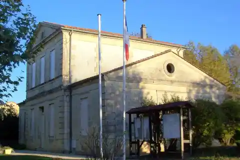 Mairie de Capian (Gironde, France)