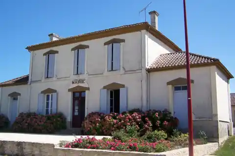 Mairie de Loubens (Gironde, France)