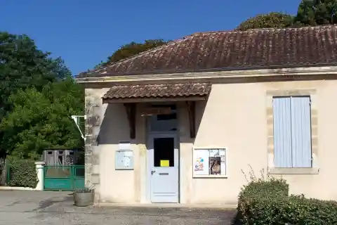 Mairie de Saint-Michel-de-Castelnau (Gironde, France)