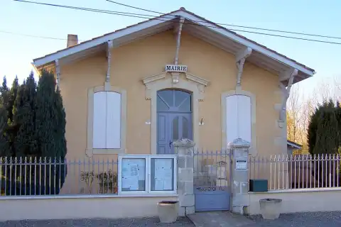 Mairie de Saint-Sulpice-de-Guilleragues (Gironde, France)