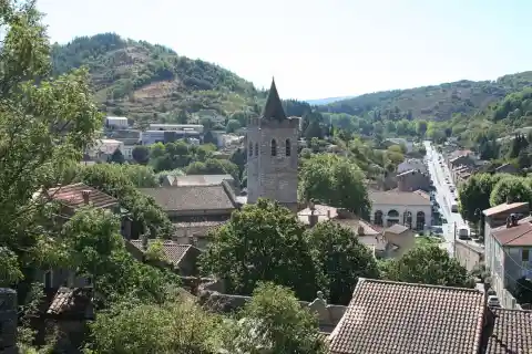 Saint-Pons-de-Thomières (Hérault) - Vue générale sur la ville et la cathédrale