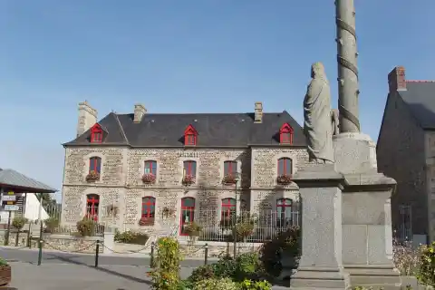 Mairie de Saint-M'Hervé