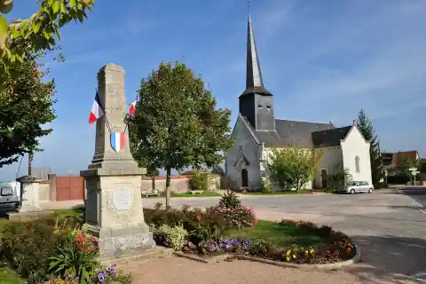 Baraize (Indre) - Place de l'église