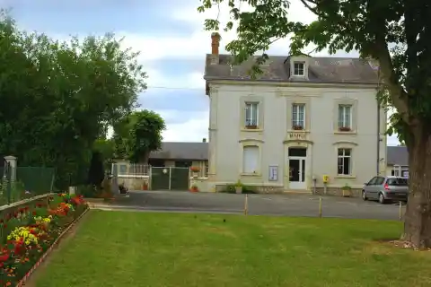 Mairie de La Chapelle-Saint-Laurian