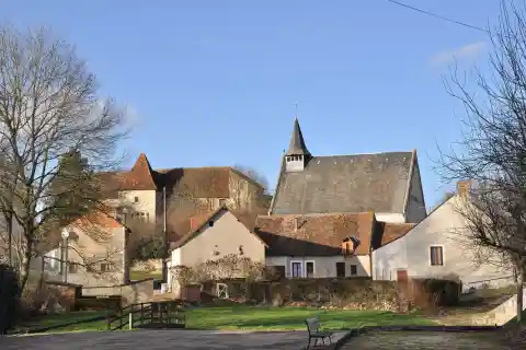 Luzeret (Indre) - Eglise et château