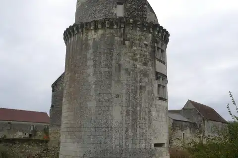 Tour sud-ouest du château de l'étang, Bossée, Indre-et-Loire, Centre, France