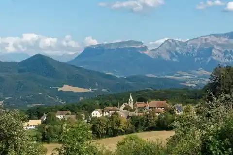 Vue de Clelles depuis le chemin des Hormes 2016-09-01