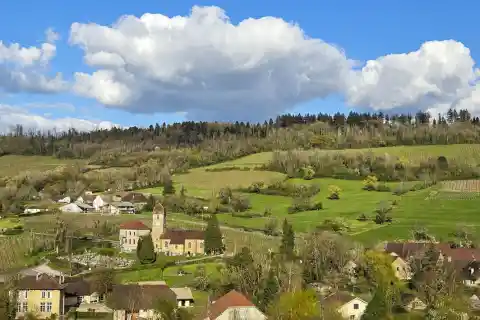 Vue générale de L'Étoile, village du département du Jura