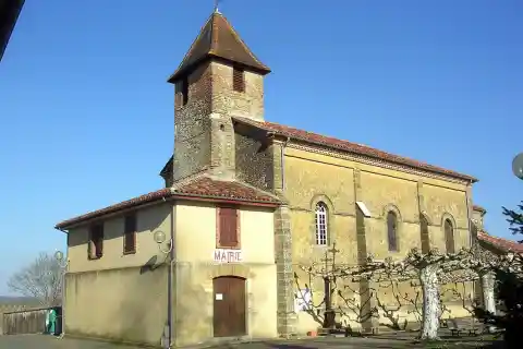 Arthez-d'Armagnac, église et mairie, département français des Landes