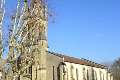 Église Saint-Jean-Baptiste de Luxey, dans le département français des Landes