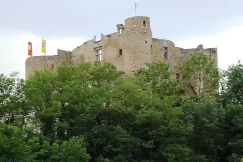 Montrond-les-Bains (Loire, Fr) château (ruine)