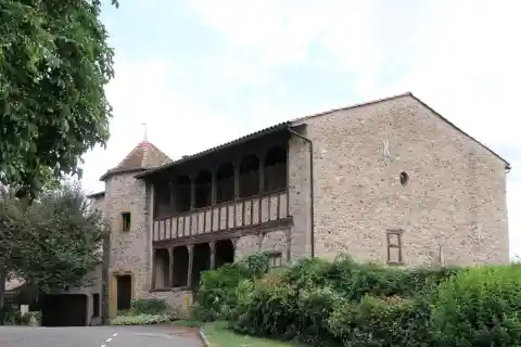 Pouilly-les-Nonains le prieuré