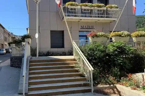 Mairie de Saint-Julien-Molin-Molette en juillet 2020