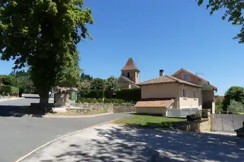Le bourg de Cambes, Lot, France
