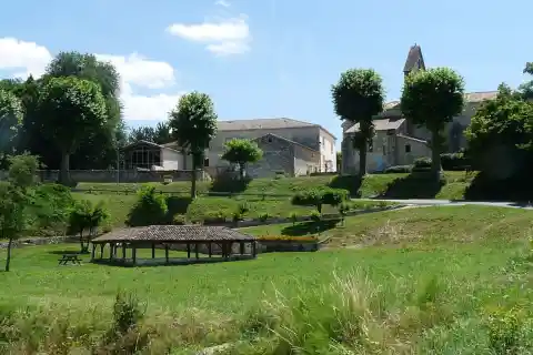 Le bourg et le lavoir, Loubès-Bernac, Lot-et-Garonne, France