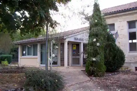 Mairie de Poussignac (Lot-et-Garonne, France)