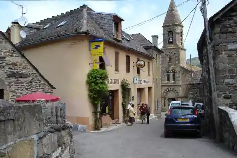 Le centre du village de Cubières (Lozère, Languedoc-Roussillon, France)