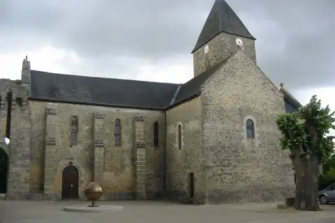 Église Saint-Denis à Aubigné-sur-Layon (Maine-et-Loire, France)