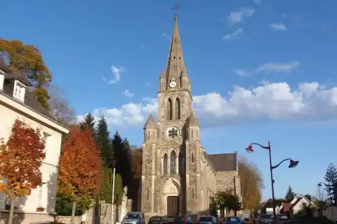Canisy (Normandie, France). L'église Saint-Pierre