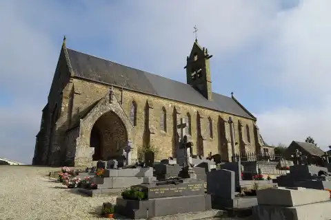 Champeaux, Manche. Eglise et son cimetière
