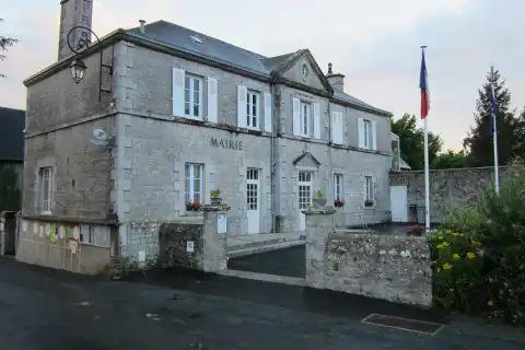 Vue d’Orval sur Sienne