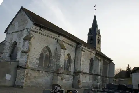 Église et cimetière à Compertrix