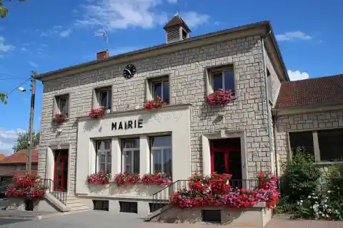 Vues du village de Sommesous en France en 2012