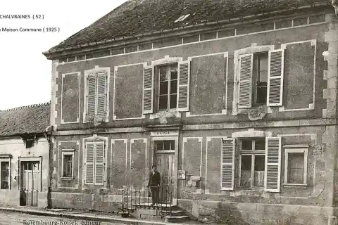 CHALVRAINES ( 52 ) la Mairie et l ' Ecole ( 1925 )