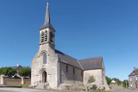 Crennes-sur-Fraubée (Pays de la Loire, France). L'église Saint-Calais