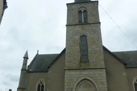 Église Saint-Georges à Martigné-sur-Mayenne. De face