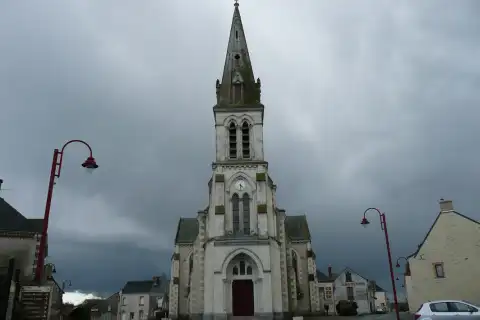 Senonnes - Bourg - Église Saint-Pierre et Saint-Paul
